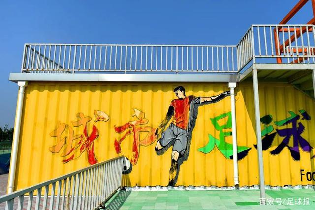 世界杯夺冠两周年，安东内拉晒梅西和金杯同框照