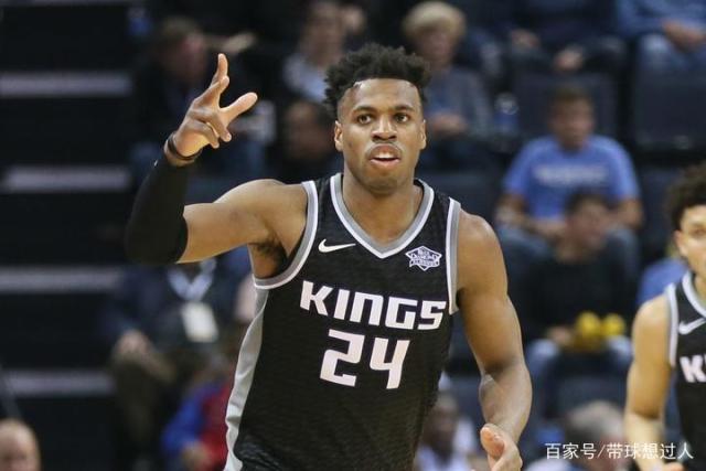 迪玛利亚社交媒体晒全家福 祝所有人2025新年快乐